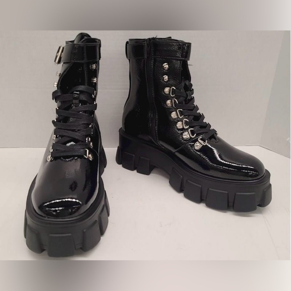 Truffle Collection Women’s black Chunky Heel Ankle Motorcycle Boots